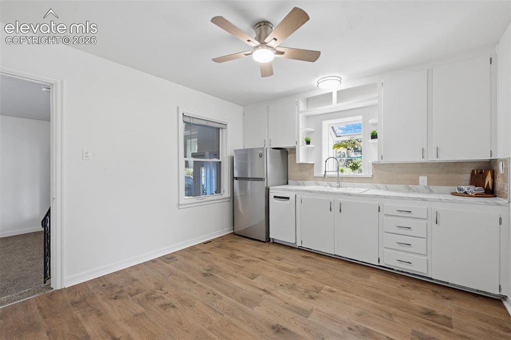 Image 9 of 31: Kitchen