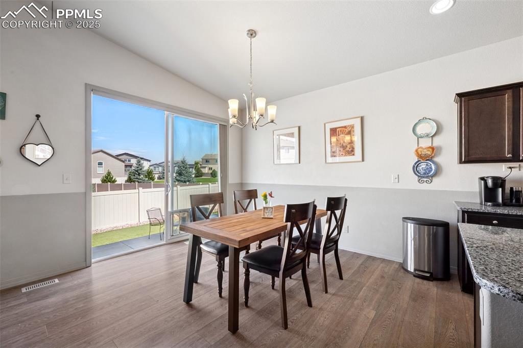 Image 10 of 28: Dining Area