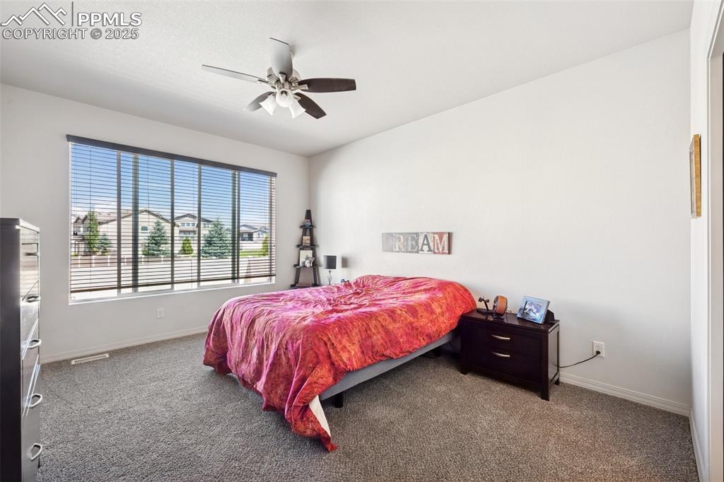 Image 11 of 28: Bedroom