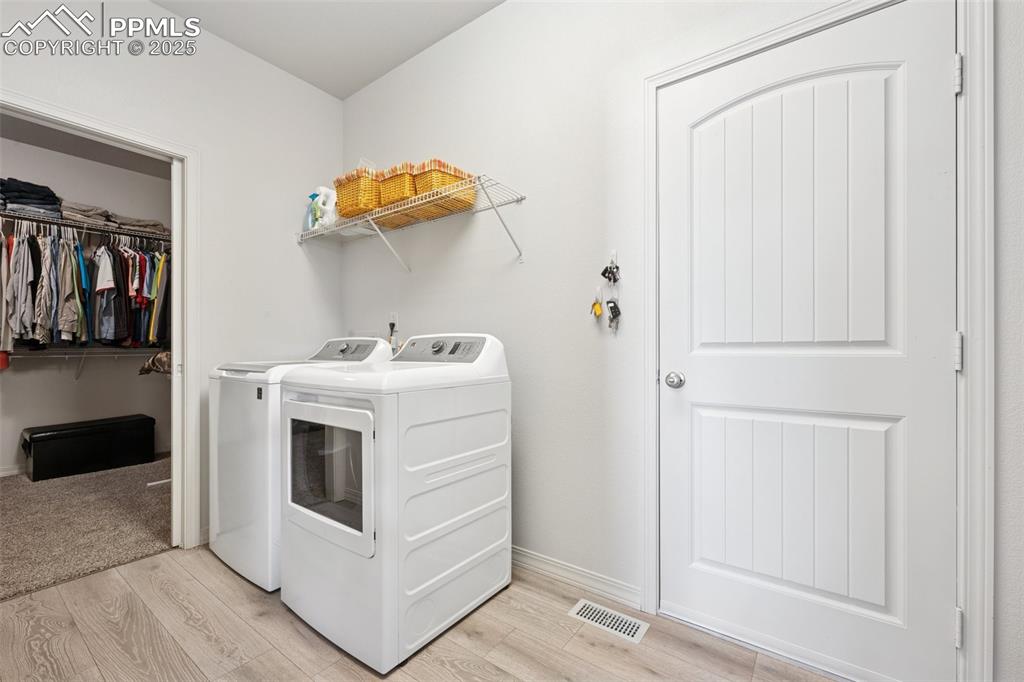 Image 14 of 28: Laundry