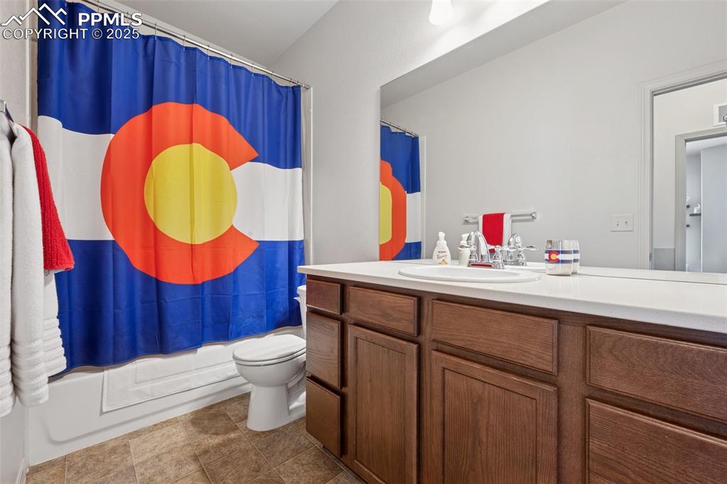 Image 16 of 28: Bathroom