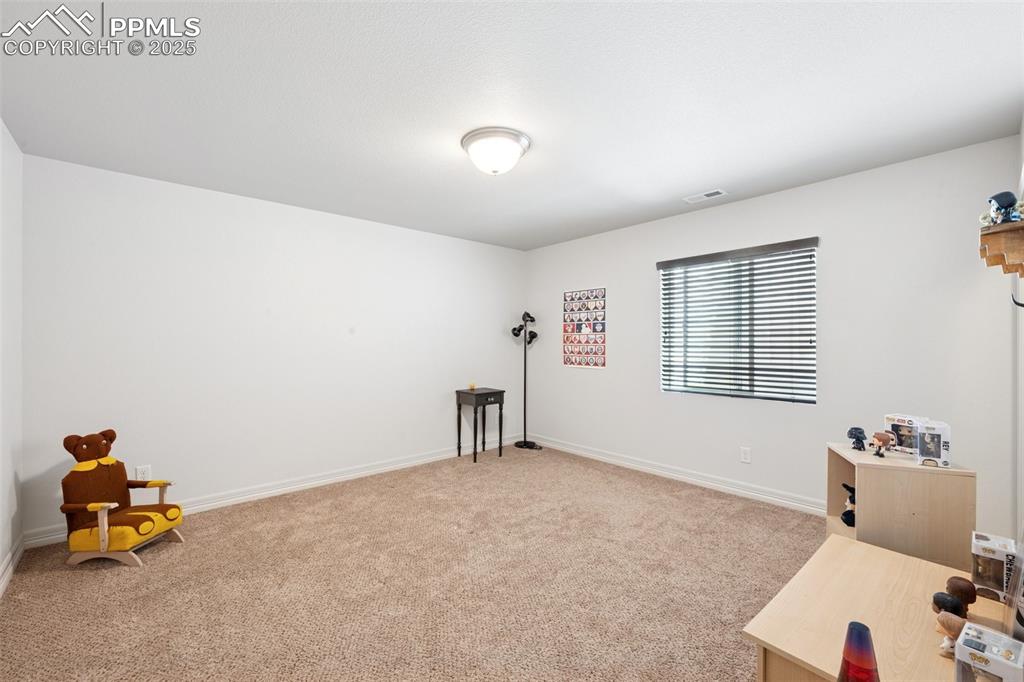 Image 19 of 28: Bedroom