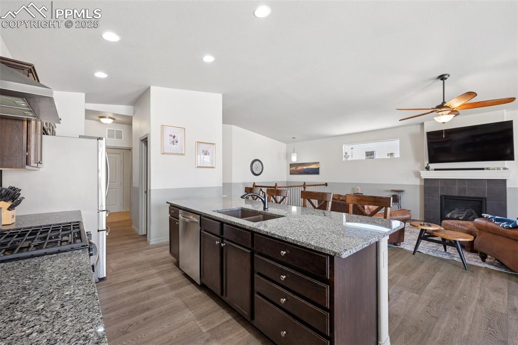 Image 8 of 28: Kitchen