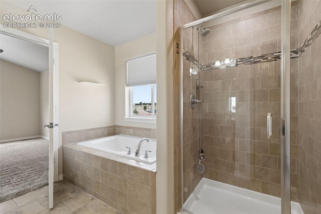 Image 23 of 42: Bathroom
