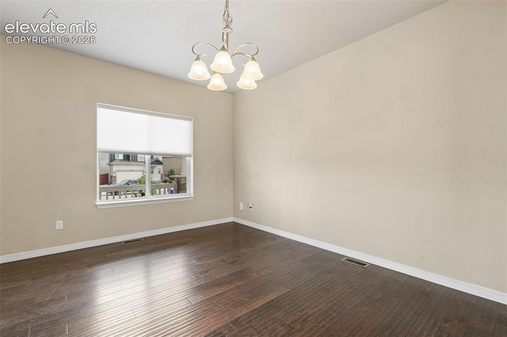 Image 7 of 42: Dining Area