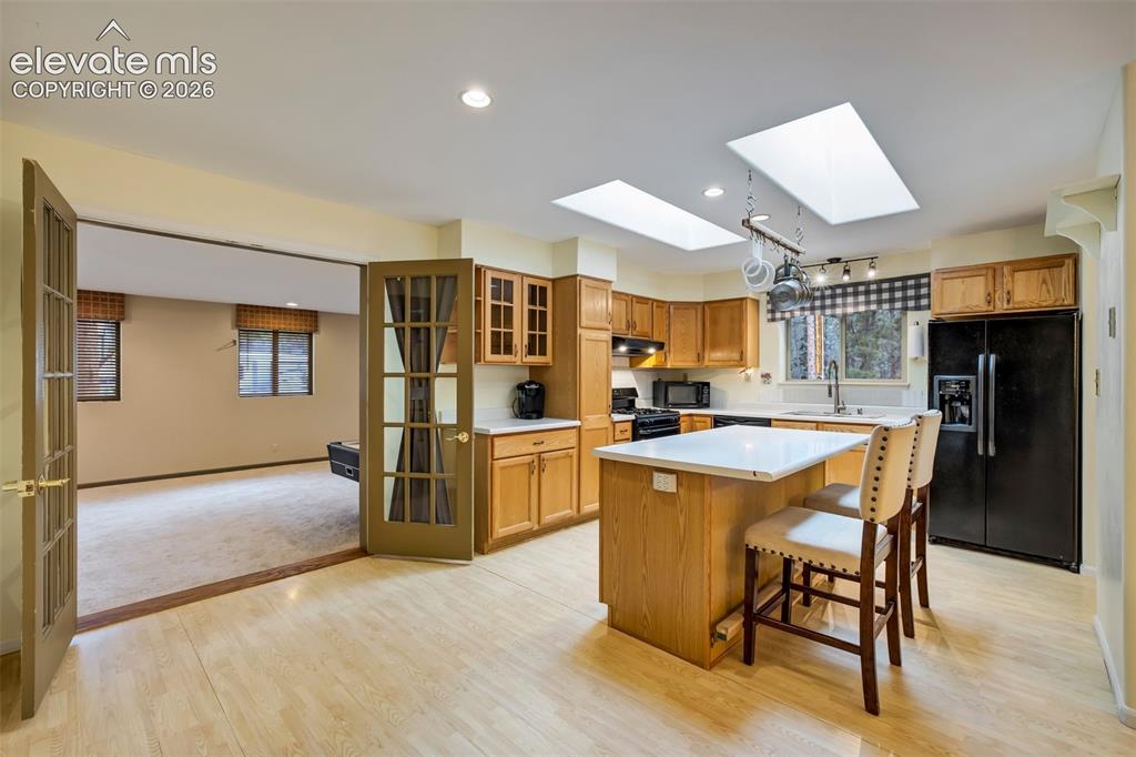 Image 9 of 50: Kitchen