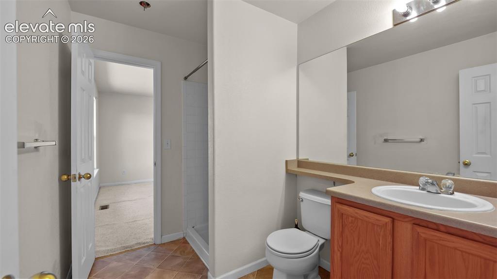 Image 17 of 35: Bathroom