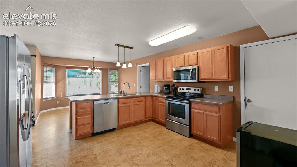 Image 5 of 35: Kitchen