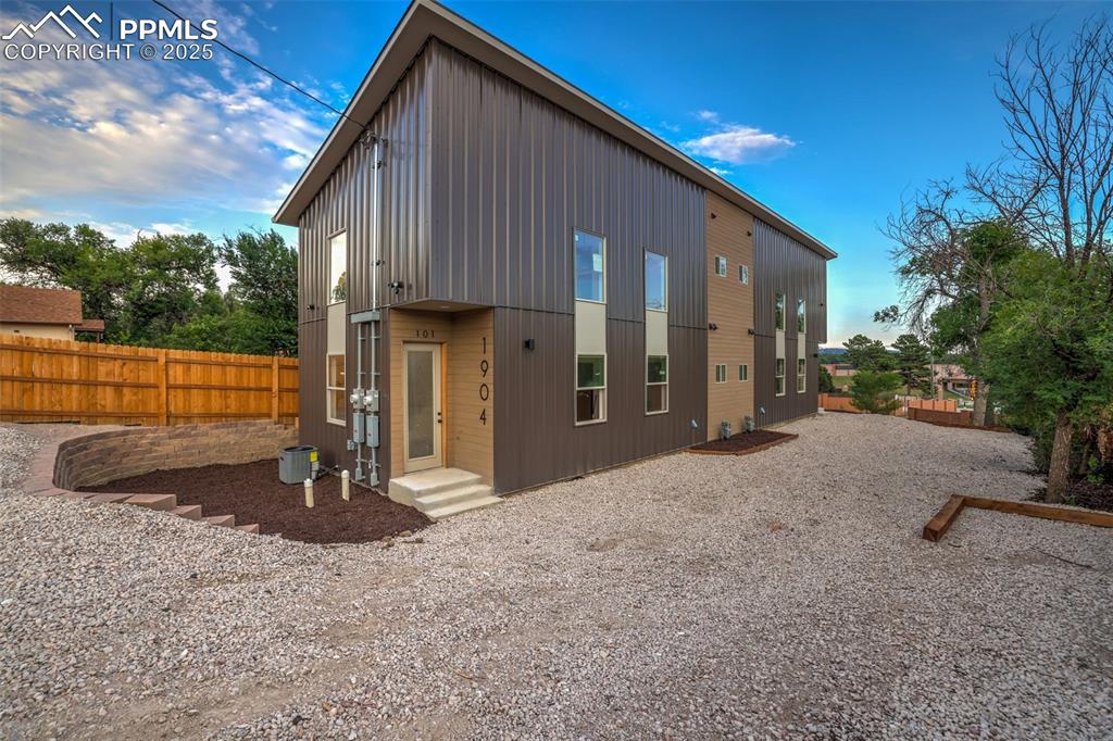 Image 40 of 49: Back of house