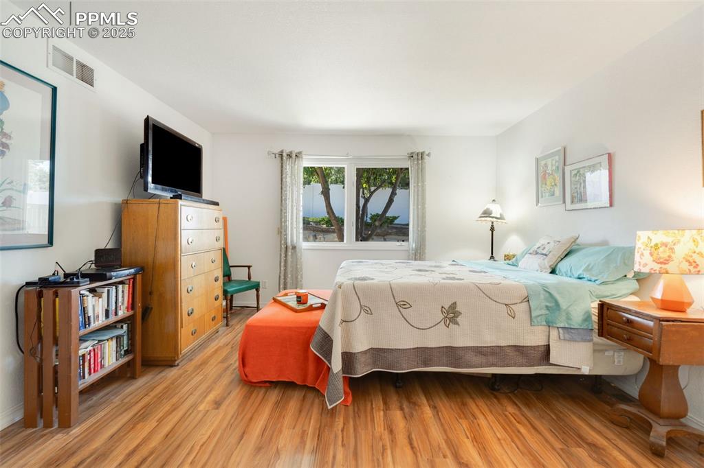 Image 15 of 34: Bedroom