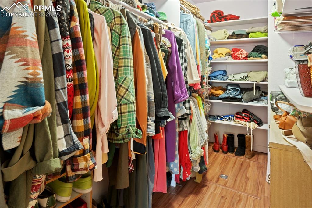 Image 16 of 34: Closet