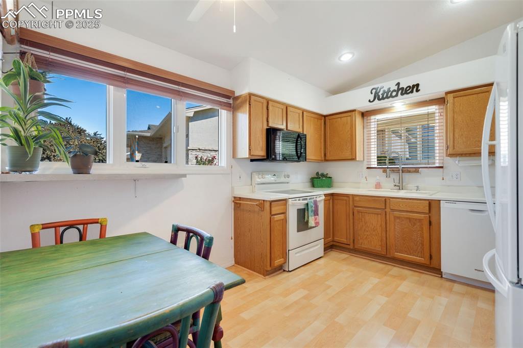 Image 8 of 34: Kitchen