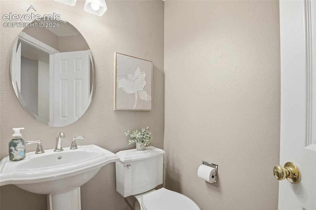 Image 10 of 36: Bathroom