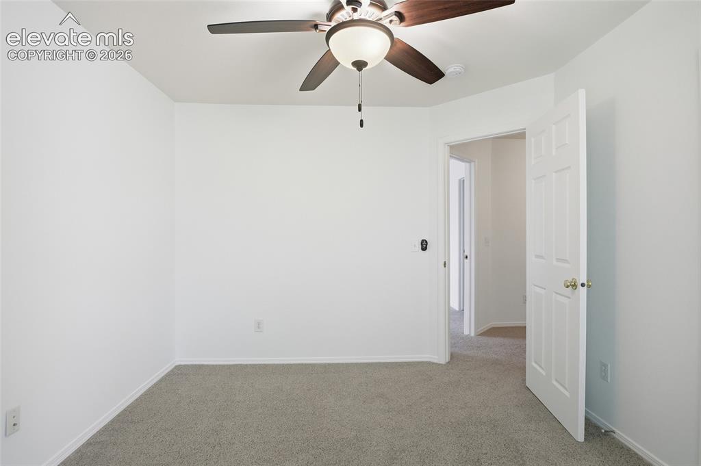 Image 18 of 36: Bedroom
