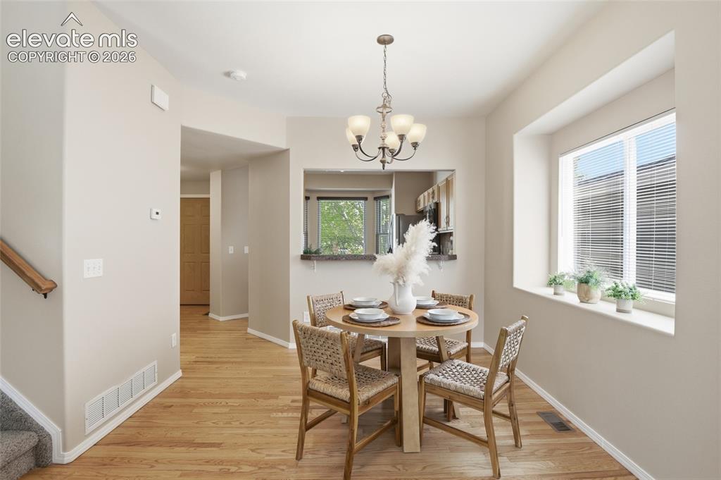 Image 7 of 36: Dining Area