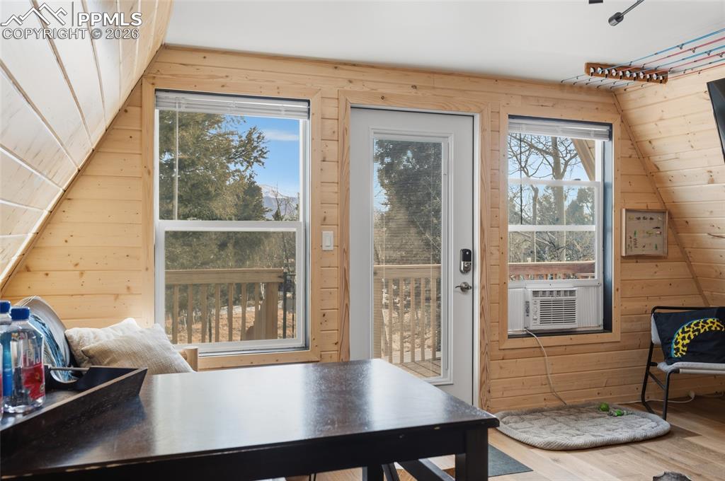 Image 12 of 35: Kitchen