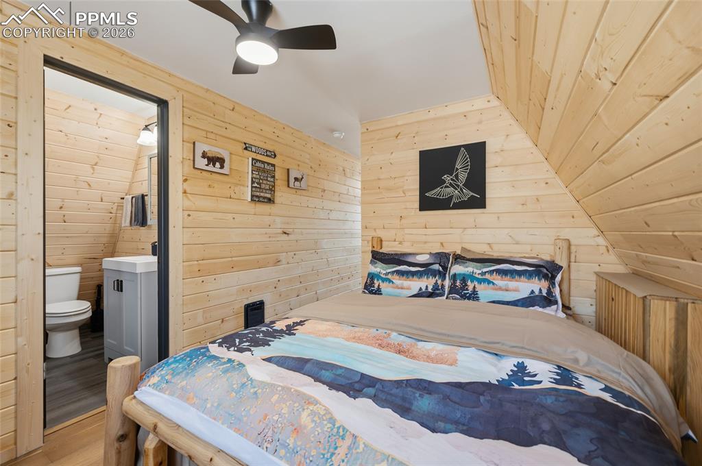 Image 16 of 35: Bedroom