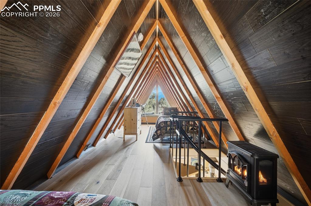 Image 20 of 35: Bedroom