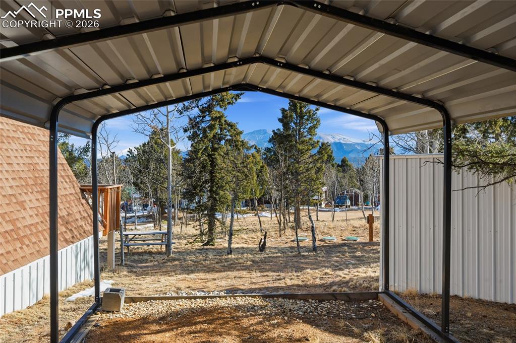 Image 28 of 35: Yard