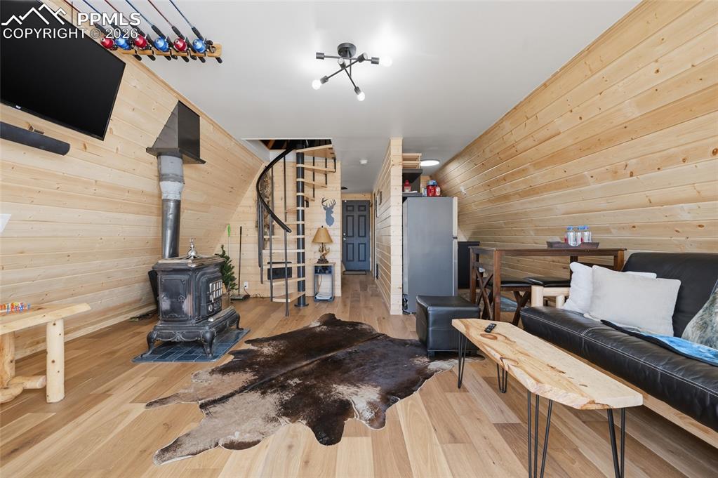 Image 5 of 35: Living Room