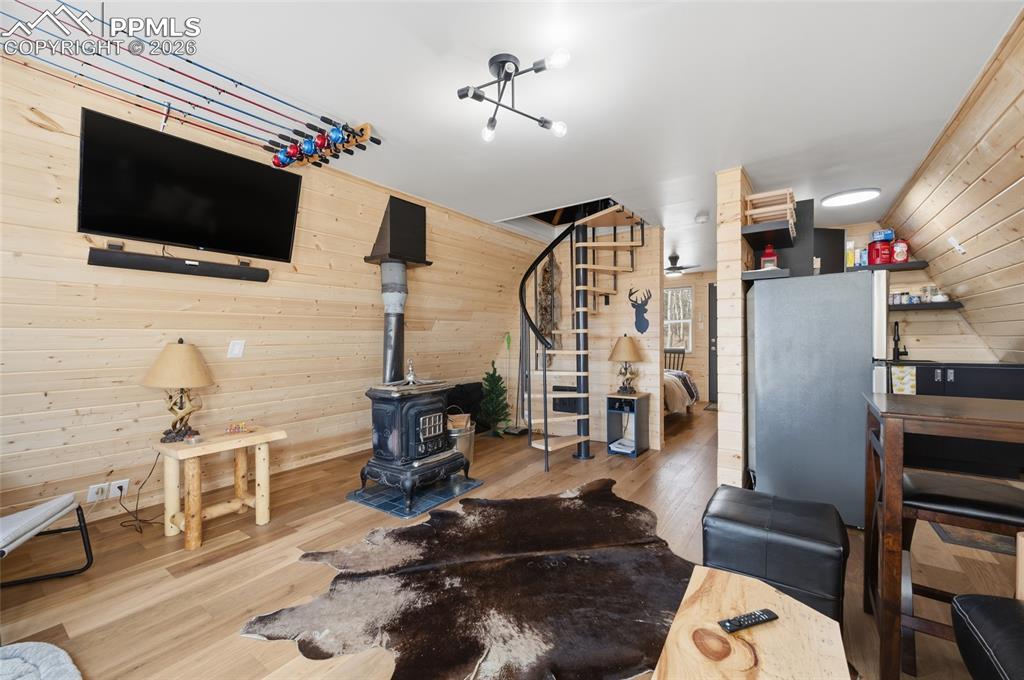 Image 6 of 35: Living Room