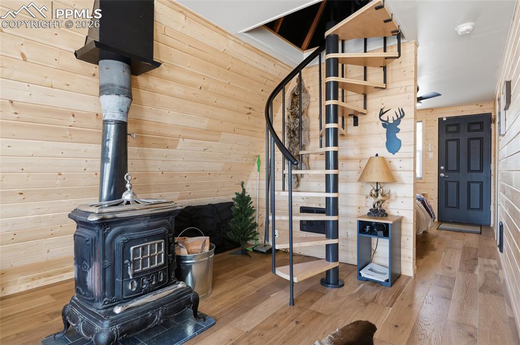 Image 7 of 35: Living Room