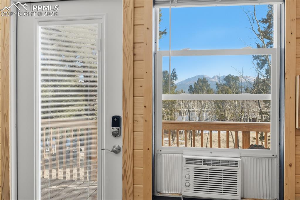 Image 9 of 35: Entry