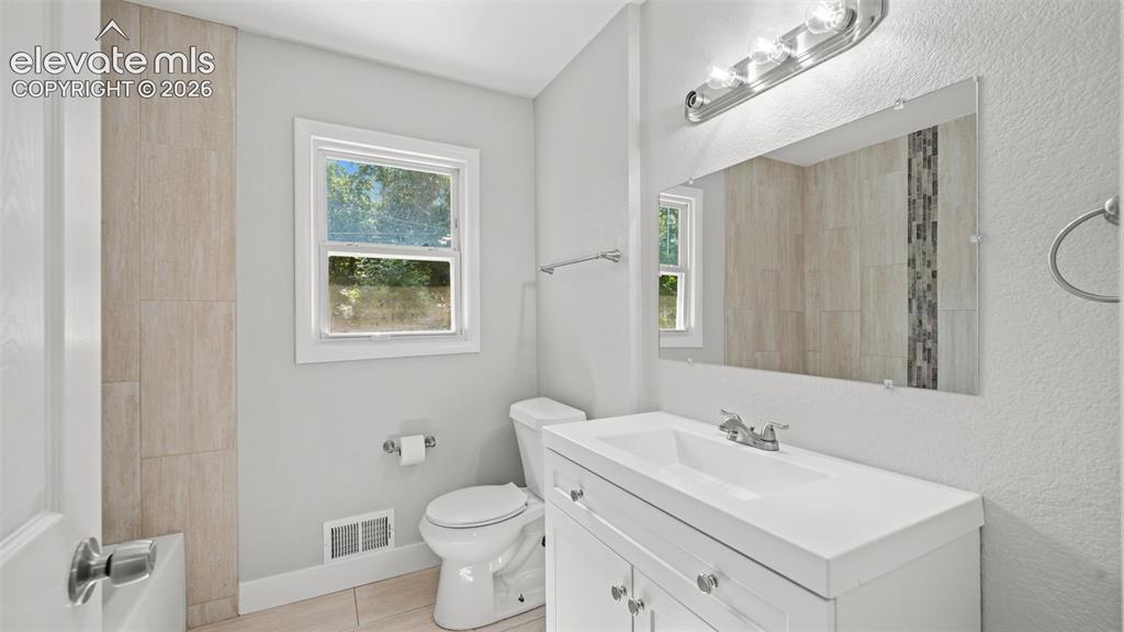 Image 14 of 39: Bathroom