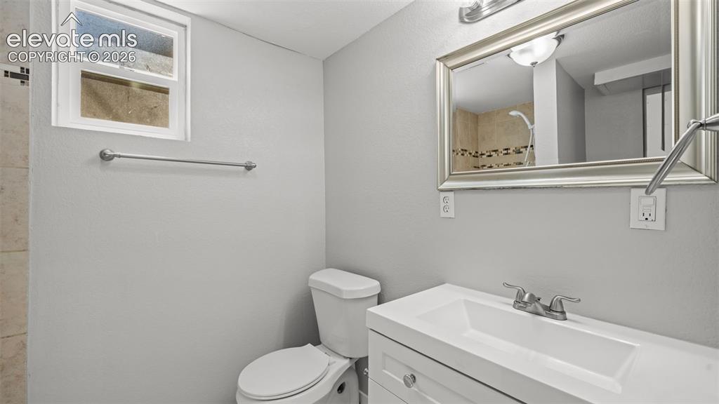 Image 21 of 39: Bathroom