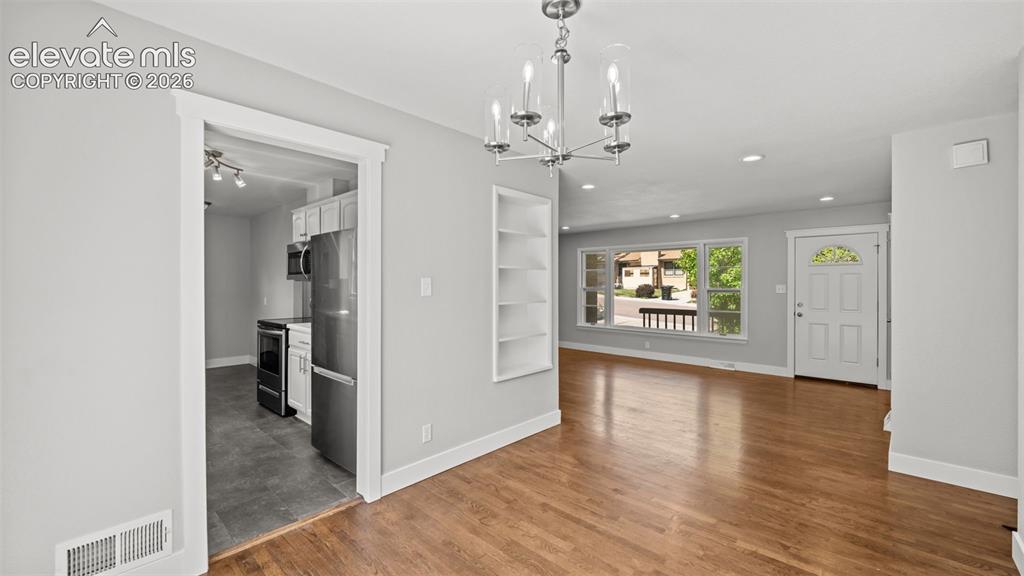 Image 8 of 39: Dining Room