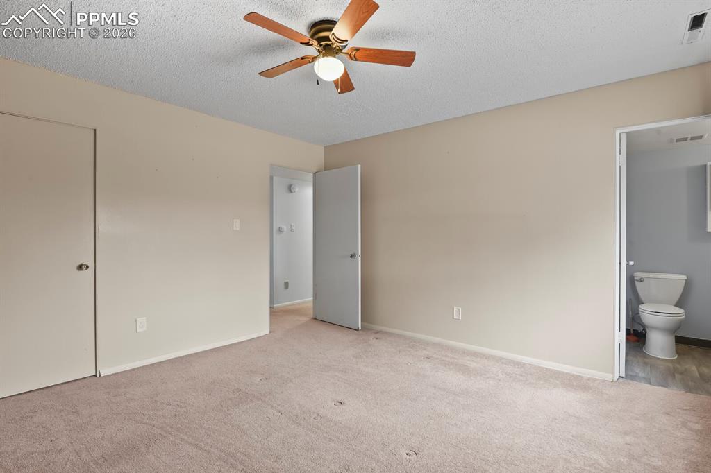 Image 15 of 25: Bedroom