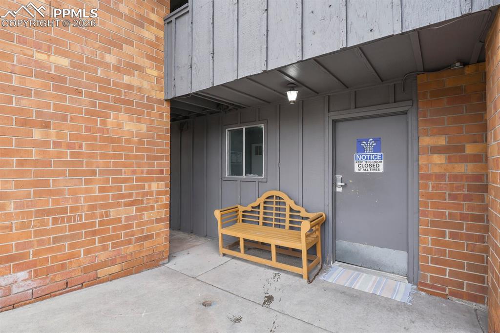 Image 23 of 25: Entry