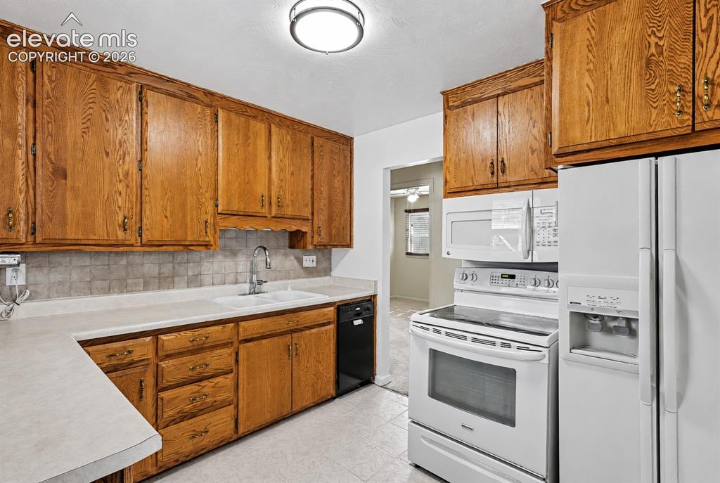 Image 8 of 29: Kitchen