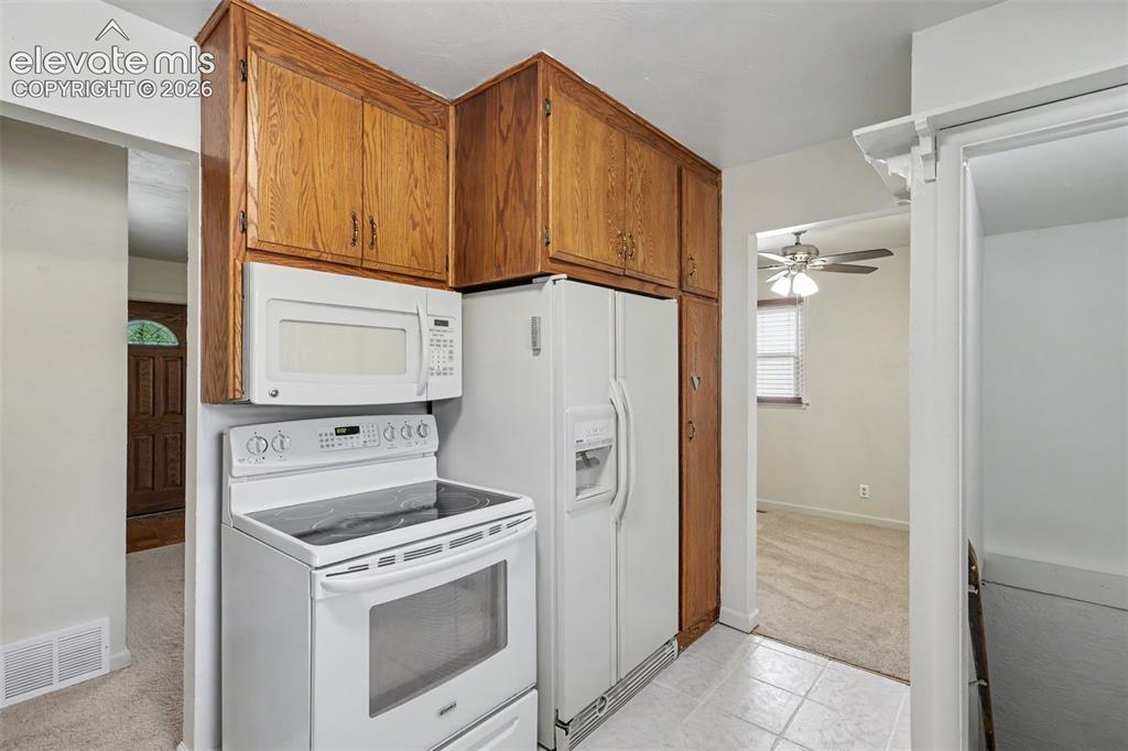 Image 9 of 29: Kitchen