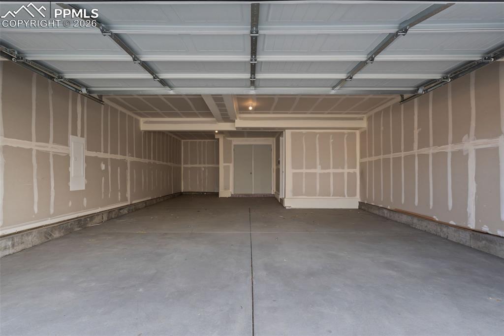 Image 30 of 30: *Photos of previous inventory home of same floor plan - features and option