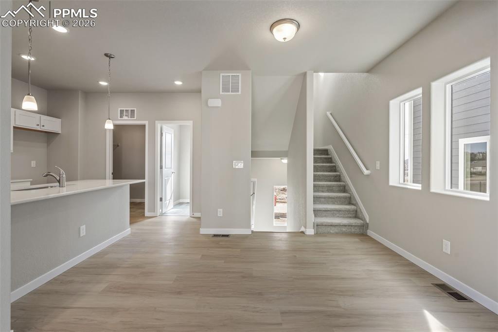 Image 5 of 30: *Photos of previous inventory home of same floor plan - features and option