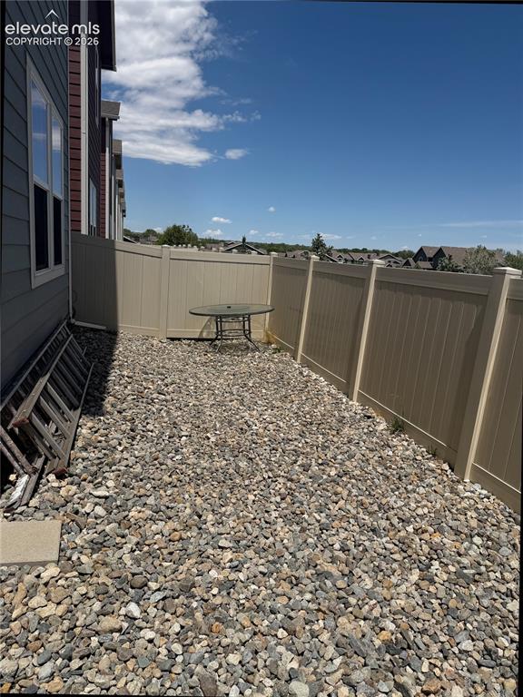 Image 14 of 21: Yard
