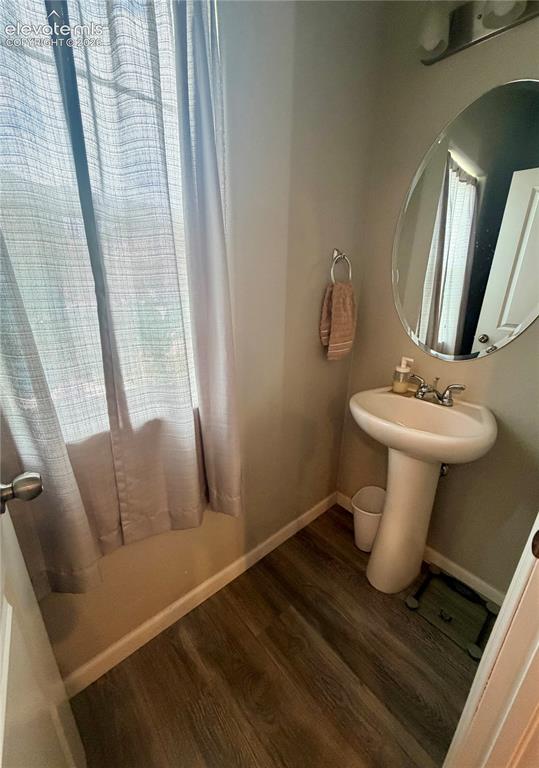 Image 15 of 21: Bathroom