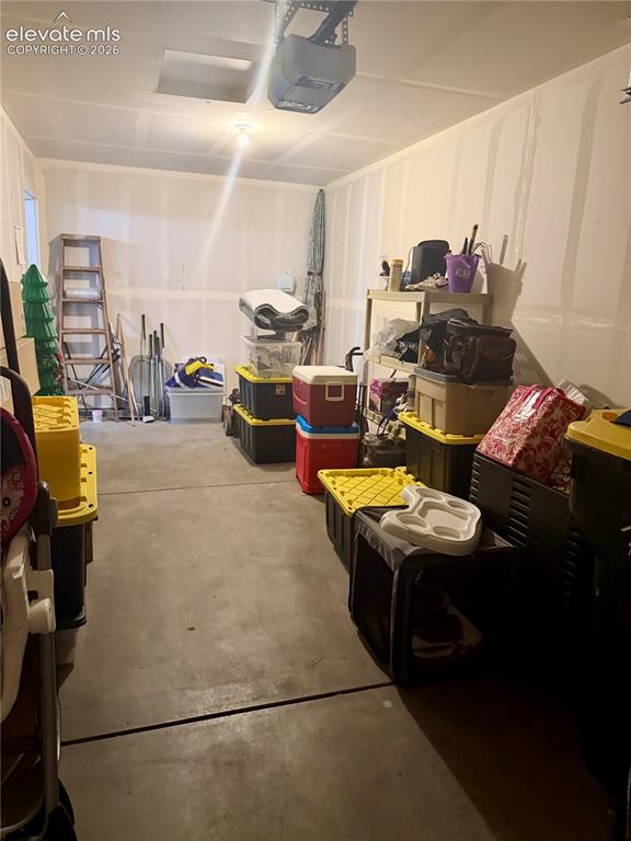 Image 20 of 21: Garage