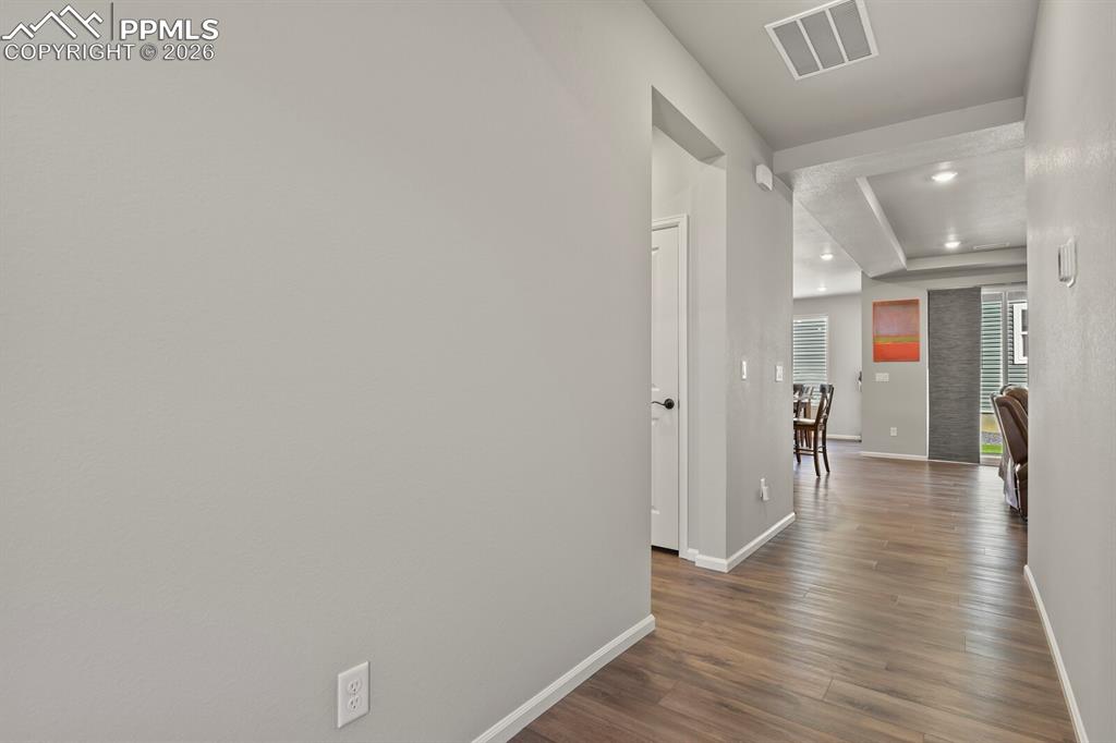 Image 20 of 27: Entry way.