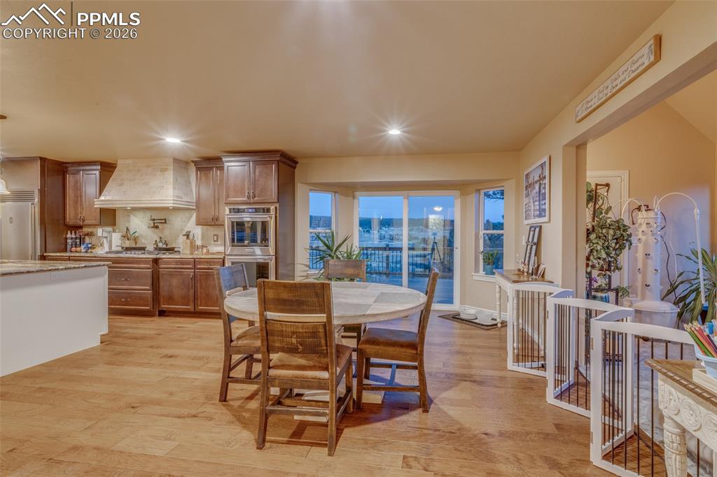 Image 13 of 50: Dining Area