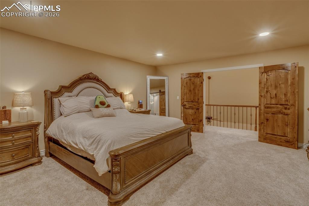 Image 19 of 50: Bedroom