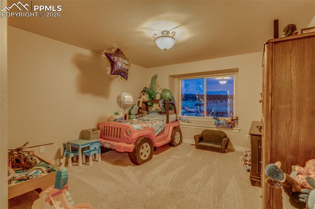 Image 20 of 50: Bedroom