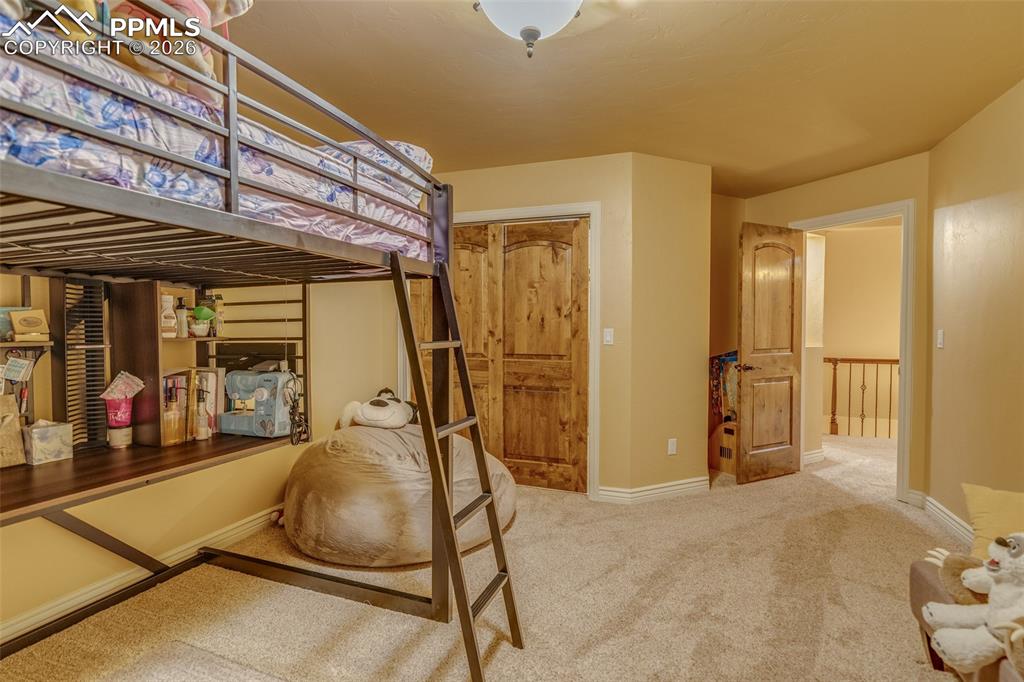 Image 22 of 50: Bedroom