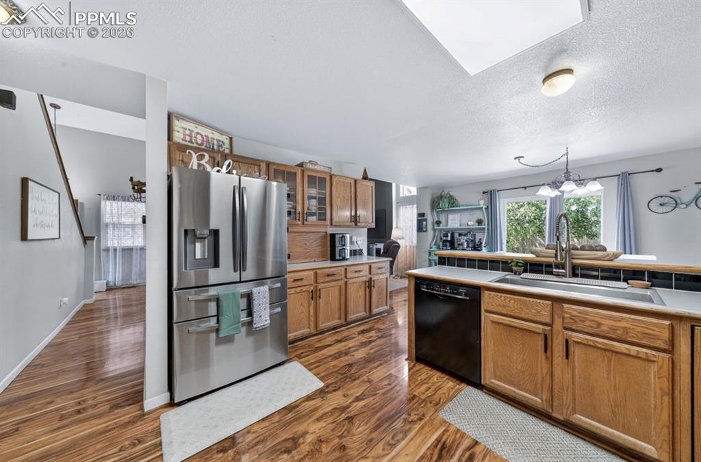 Image 10 of 29: Kitchen