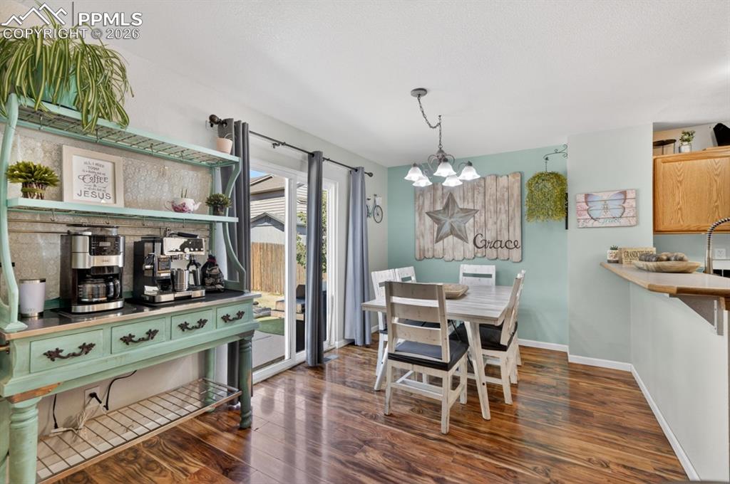 Image 12 of 29: Dining Area