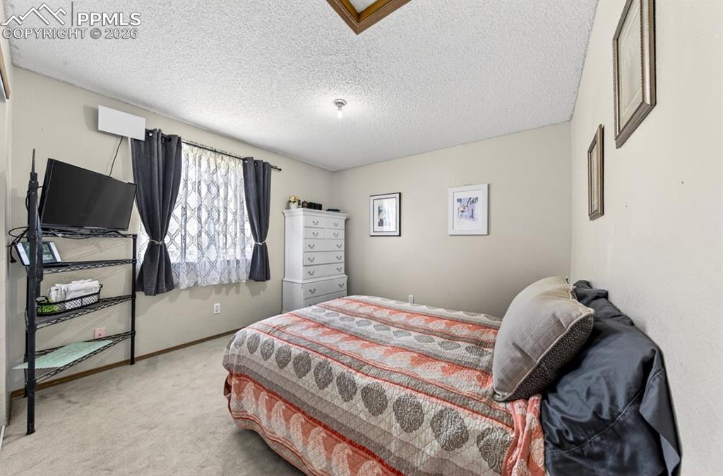 Image 17 of 29: Bedroom