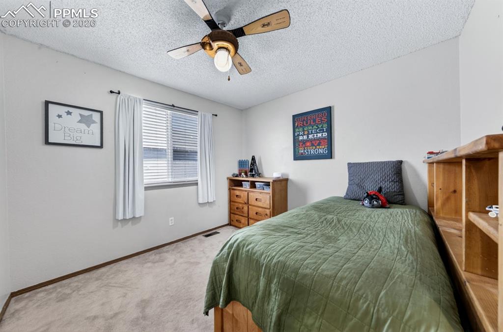 Image 19 of 29: Bedroom