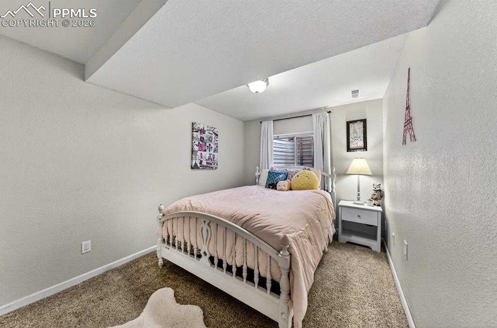 Image 23 of 29: Bedroom