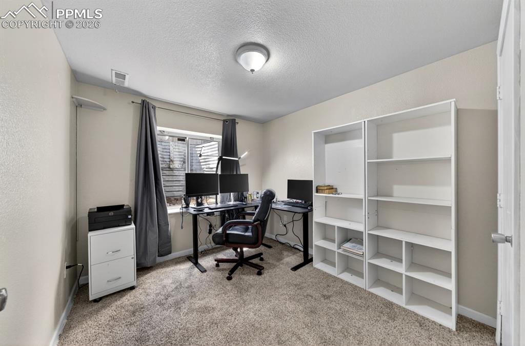 Image 24 of 29: Office